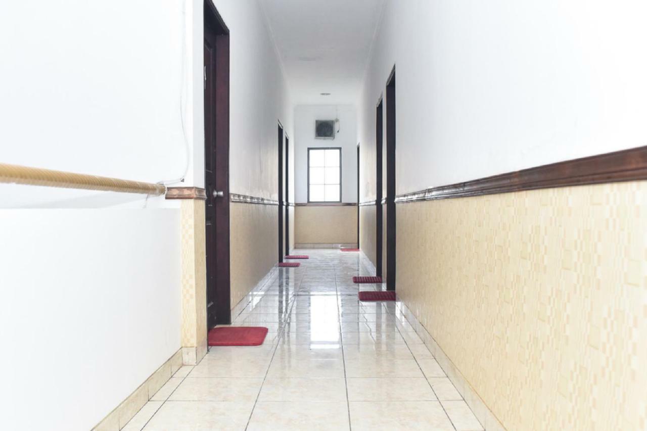 Reddoorz Near Lenmarc Mall Surabaya Pradahkalikendal Exterior foto